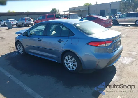 2022 Toyota Corolla Le z USA, uszkodzony, nr VIN JTDEPMAE2N3013051